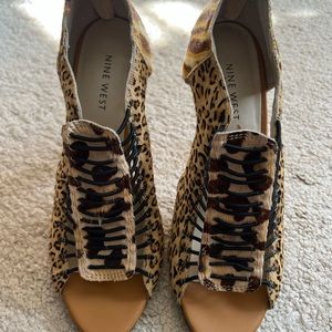Nine West calf hair leopard shoes. Size 6 1/2 M. Like new